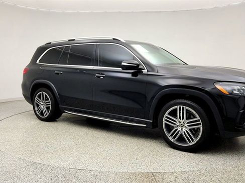 Used 2024 Mercedes-Benz GLS 450 4MATIC image 3