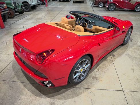 Used 2013 Ferrari California Base 2dr Convertible image 17