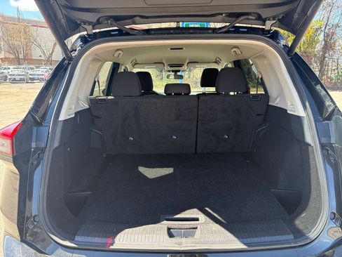 Used 2025 Nissan Rogue SV image 33