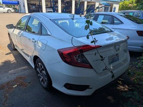 Used 2018 Honda Civic EX image 3
