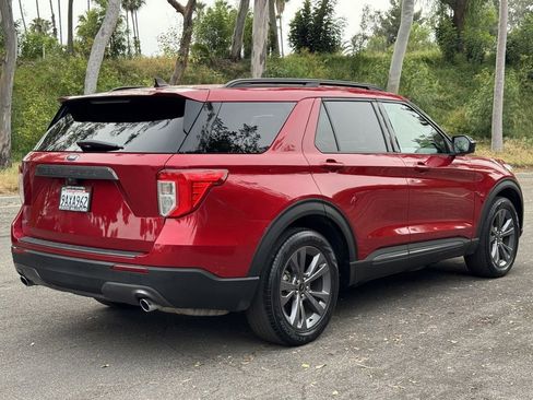 Used 2022 Ford Explorer XLT w/ Equipment Group 202A RWD image 6