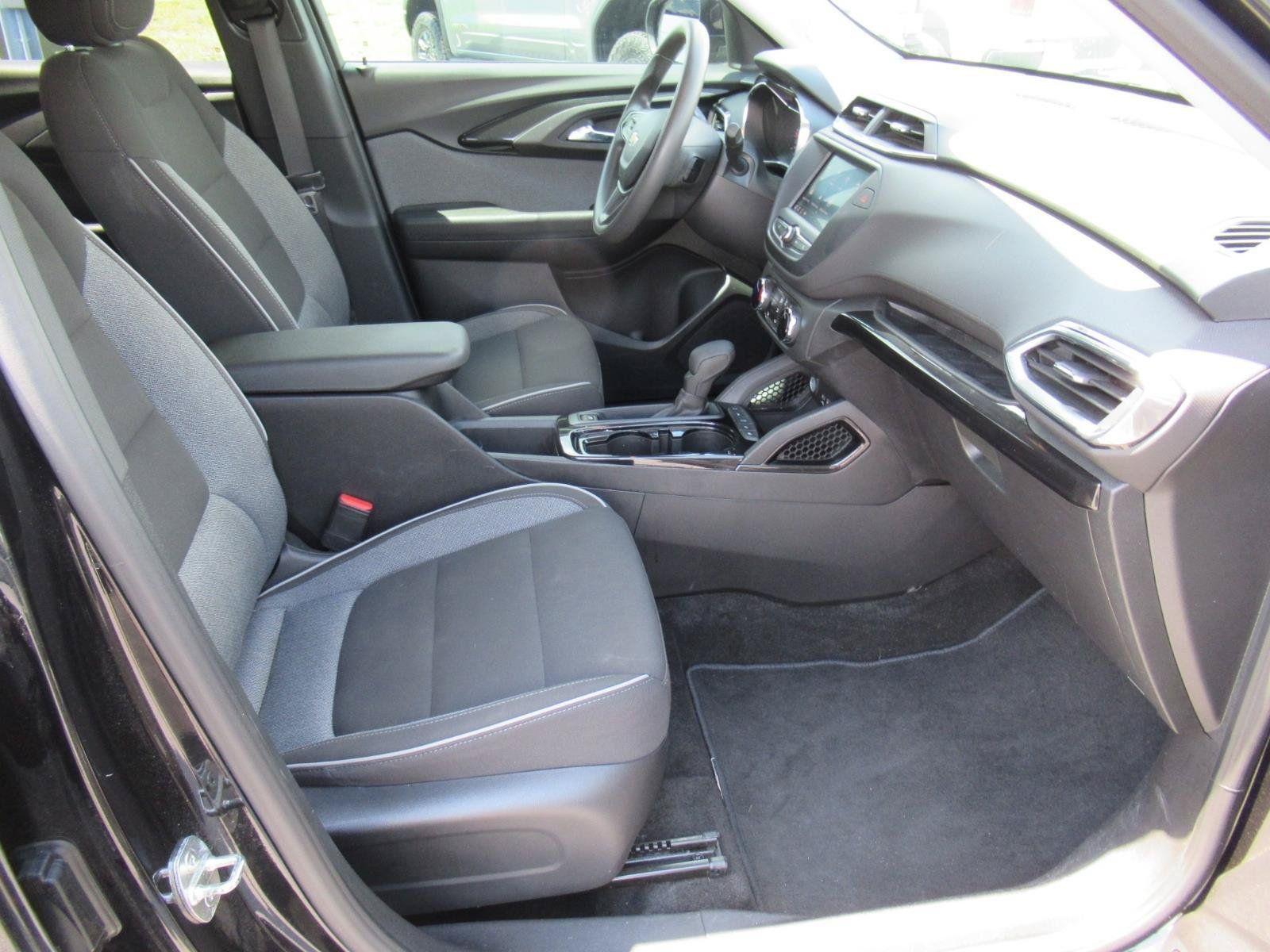 Used 2022 Chevrolet TrailBlazer LT FWD image 11