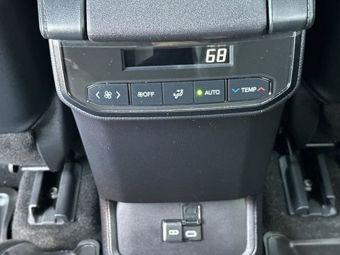Used 2024 Toyota Highlander XSE FWD image 15