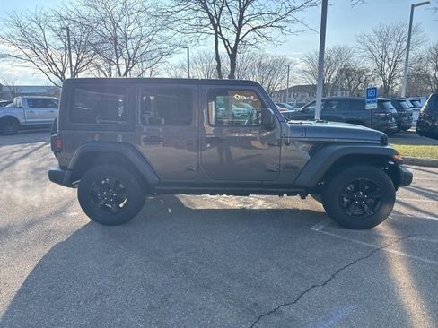 Used 2022 Jeep Wrangler Unlimited Sport image 6