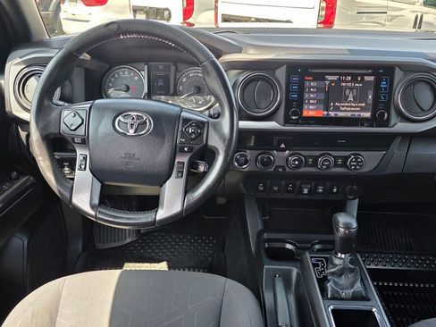 Used 2019 Toyota Tacoma TRD Off-Road w/ Technology Package AWD/4WD image 19