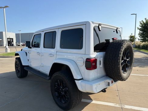 Used 2020 Jeep Wrangler Unlimited Sahara AWD/4WD image 5