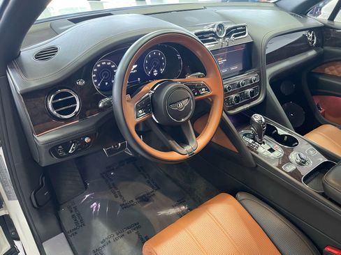 Used 2022 Bentley Bentayga AWD/4WD image 26