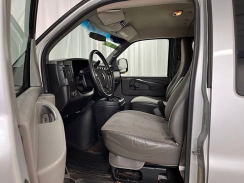 Used 2010 Chevrolet Express 2500 LT w/ LT Preferred Equipment Group RWD image 9