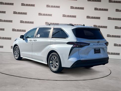 New 2026 Toyota Sienna XLE image 3