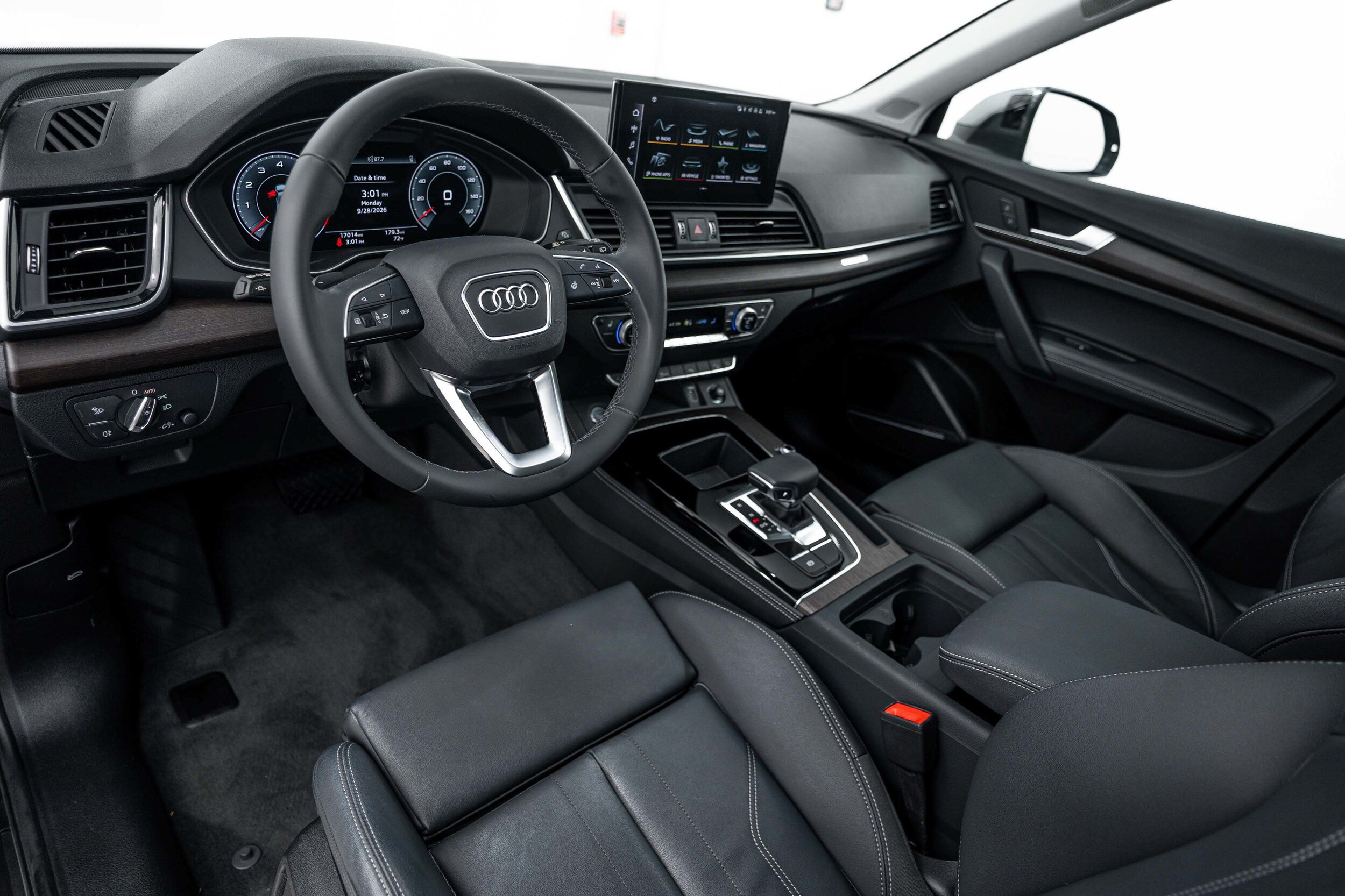 Certified 2024 Audi Q5 2.0T Premium Plus w/ Premium Plus Package AWD/4WD image 8