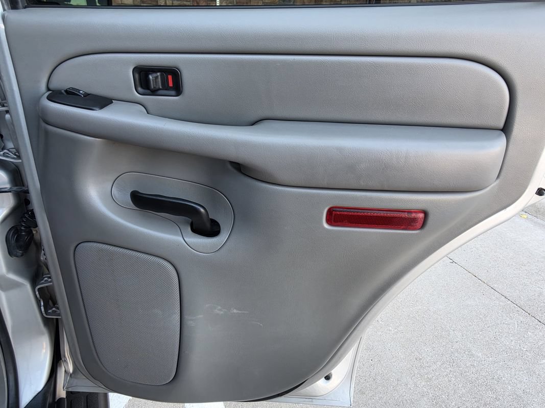 Used 2004 Chevrolet Tahoe LS w/ Preferred Equipment Group AWD/4WD image 19