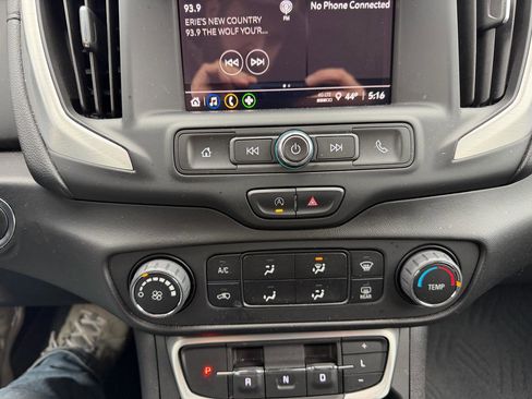 Used 2022 GMC Terrain SLE image 26