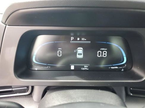 Certified 2025 Hyundai Elantra Sport image 23