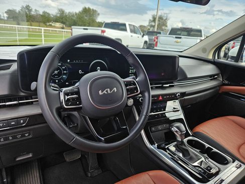 Used 2023 Kia Carnival SX image 12