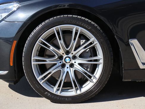 Used 2018 BMW 750i image 60