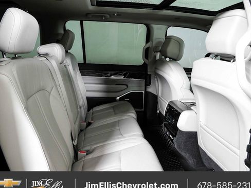 Used 2022 Jeep Wagoneer Series II w/ Premium Group I AWD/4WD image 23