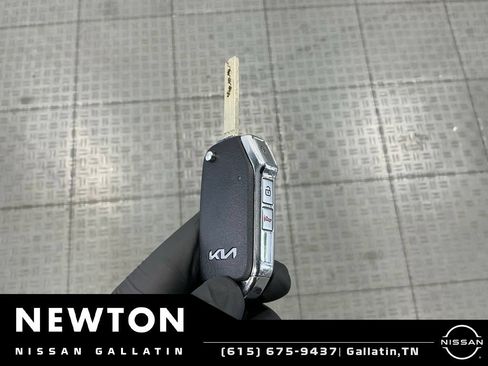 Used 2025 Kia Soul LX FWD image 30