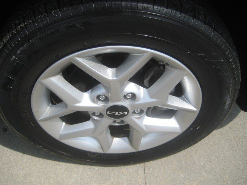 Used 2025 Kia Soul LX w/ LX Technology Package FWD image 9