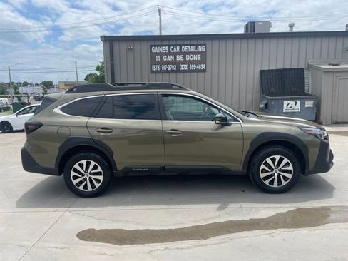 Used 2024 Subaru Outback Premium AWD/4WD image 8