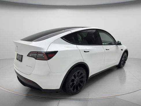 Used 2023 Tesla Model Y AWD image 5