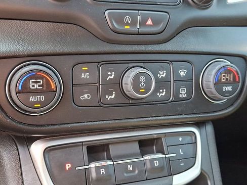 Used 2022 GMC Terrain SLT AWD/4WD image 16