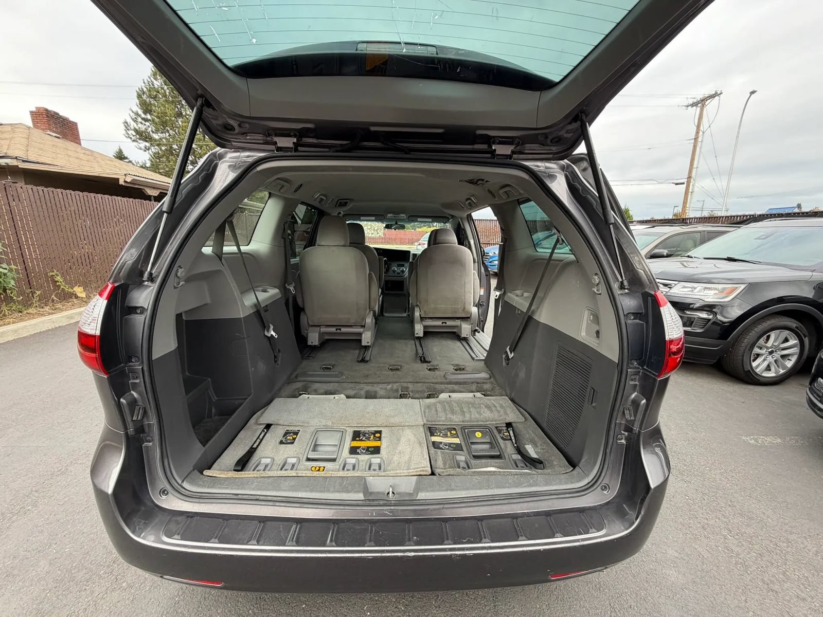 Used 2015 Toyota Sienna L FWD image 11