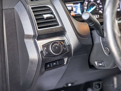 Used 2020 Ford Explorer XLT w/ Equipment Group 202A RWD image 23