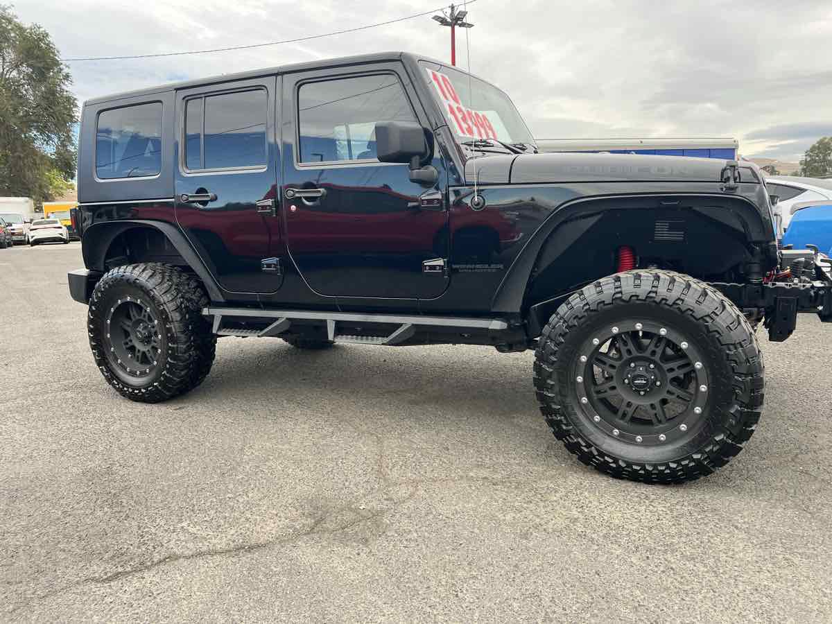 Used 2010 Jeep Wrangler Unlimited Rubicon w/ Dual Top Group AWD/4WD image 4