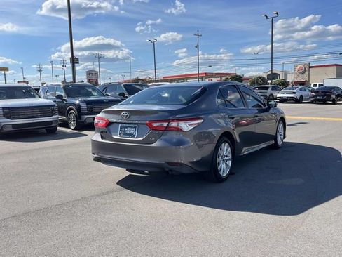 Used 2018 Toyota Camry LE FWD image 5