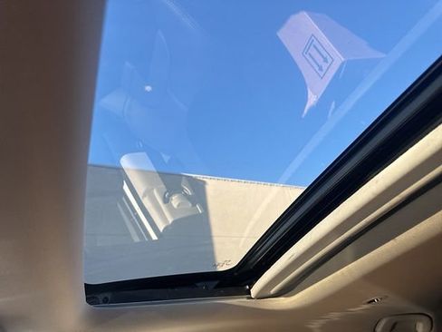 Used 2024 Honda HR-V EX-L image 11