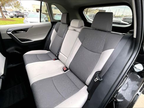 Used 2025 Toyota RAV4 XLE image 18