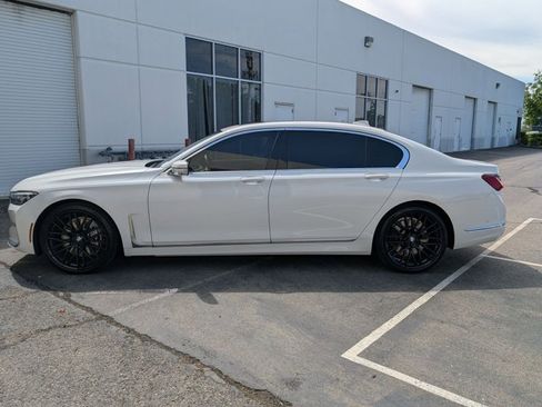 Certified 2022 BMW 750i xDrive w/ Executive Package AWD/4WD image 9