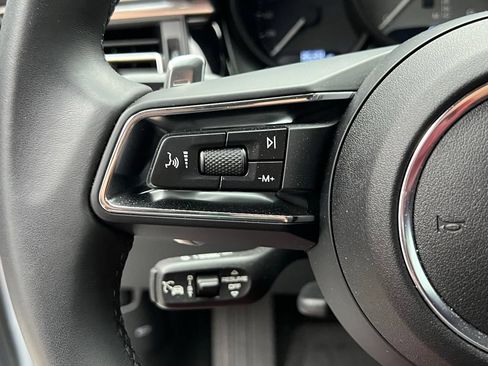 Certified 2025 Porsche Macan S AWD/4WD image 8