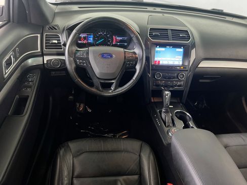 Used 2017 Ford Explorer XLT w/ Equipment Group 202A AWD/4WD image 22