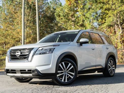 Used 2023 Nissan Pathfinder Platinum w/ Cargo Package image 3