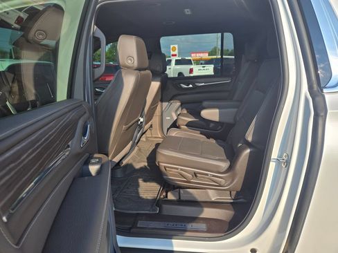 Used 2023 GMC Yukon XL Denali AWD/4WD image 8
