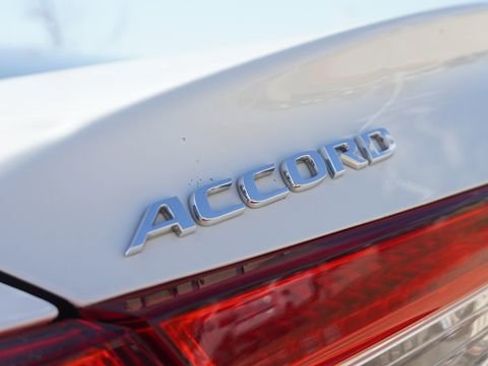 Used 2018 Honda Accord EX image 12