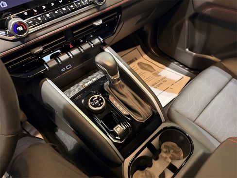 Used 2024 Chevrolet Colorado Z71 w/ Z71 Convenience Package 2 image 22