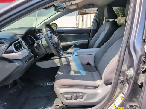 Used 2018 Toyota Camry LE FWD image 17