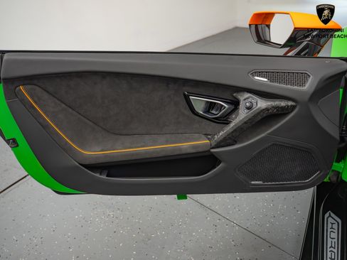 Used 2020 Lamborghini Huracan EVO image 40