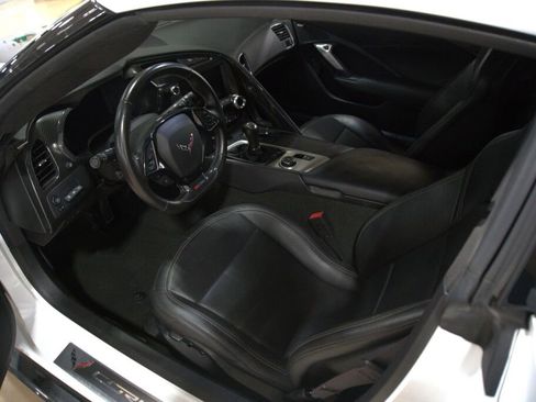 Used 2015 Chevrolet Corvette Z06 w/ 3LZ Preferred Equipment Group image 37