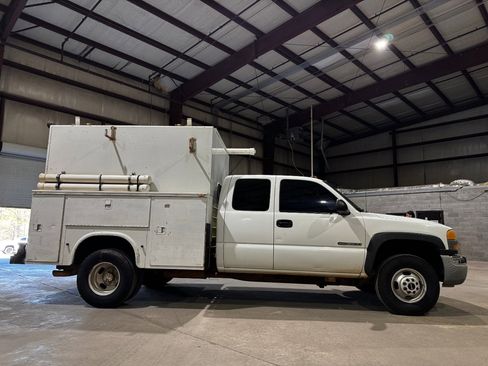 Used 2004 GMC Sierra 3500 W/T image 4