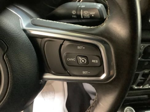 Certified 2019 Jeep Wrangler Unlimited Sahara AWD/4WD image 26