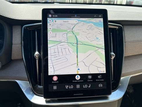 Used 2025 Volvo XC90 B5 Plus image 22