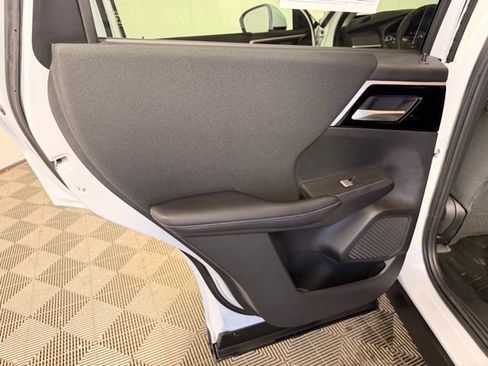 Used 2024 Mitsubishi Outlander ES image 28