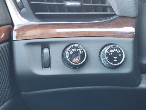 Used 2017 Cadillac Escalade Luxury image 22