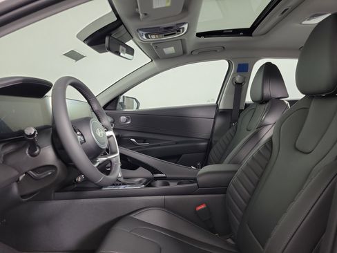 New 2025 Hyundai Elantra Limited image 24