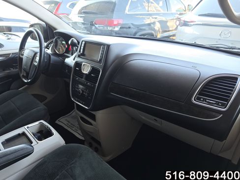 Used 2012 Chrysler Town & Country Touring image 28