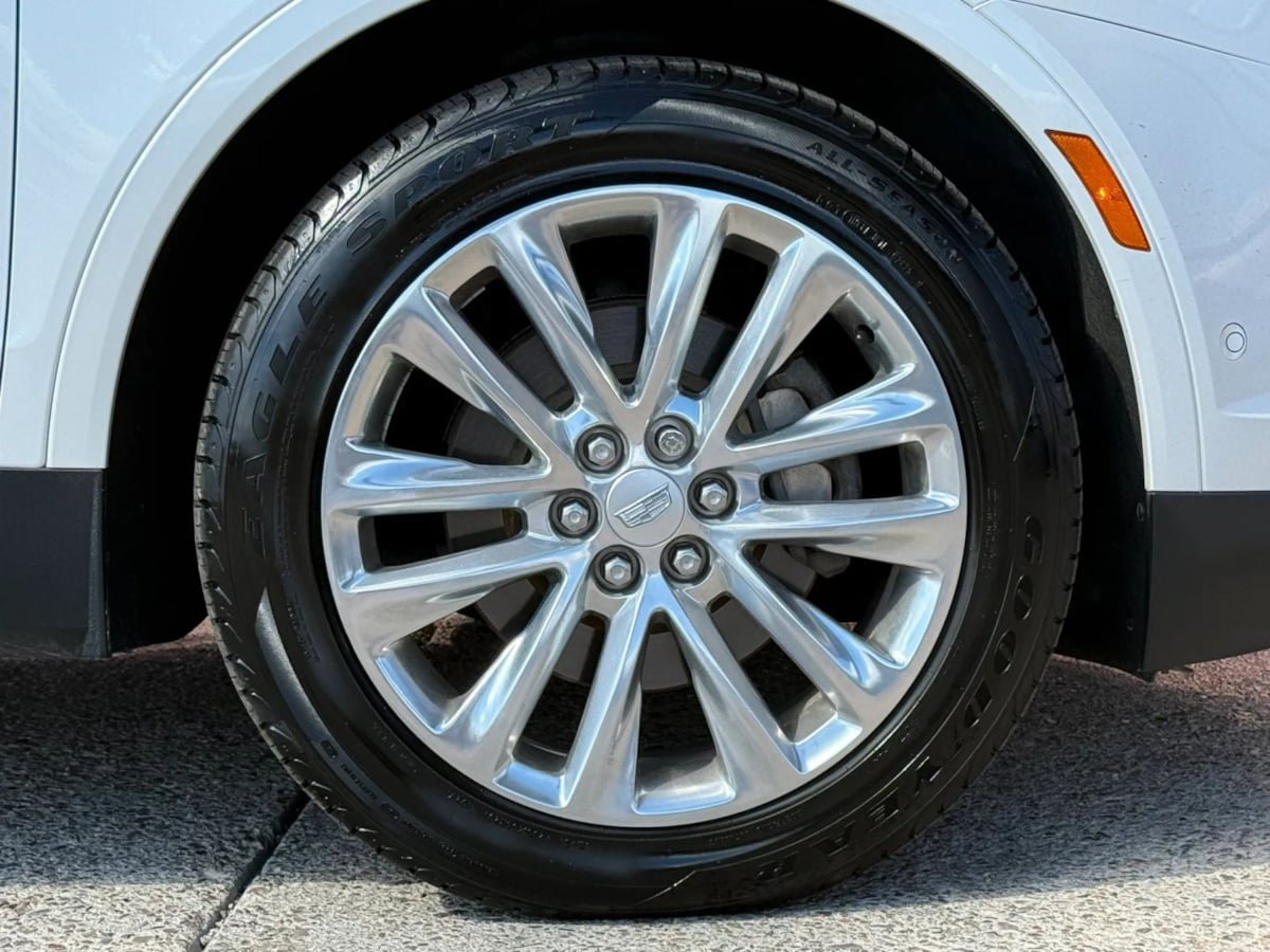 Used 2017 Cadillac XT5 Platinum w/ Driver Assist Package AWD/4WD image 26