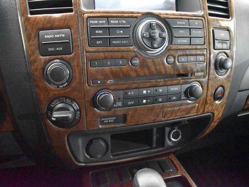 Used 2010 Nissan Armada SE AWD/4WD image 22